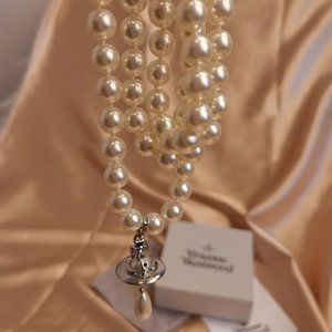 💎Brand new Vivienne Westwood Three Row Pearl Bas Relief Choker in Silver ✨